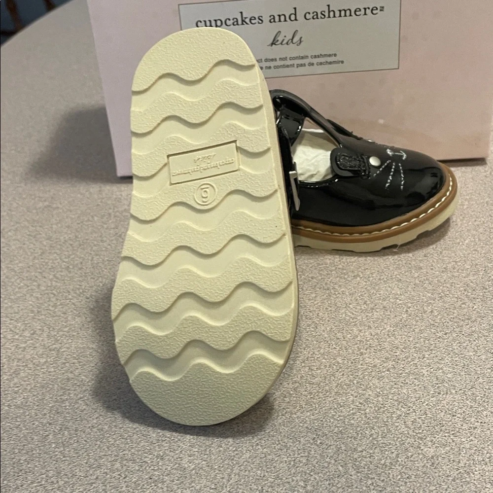 CUPCAKES & CASHMERE T-strap With Cat Face Dress Shoes  Sooo Cute Size 6T